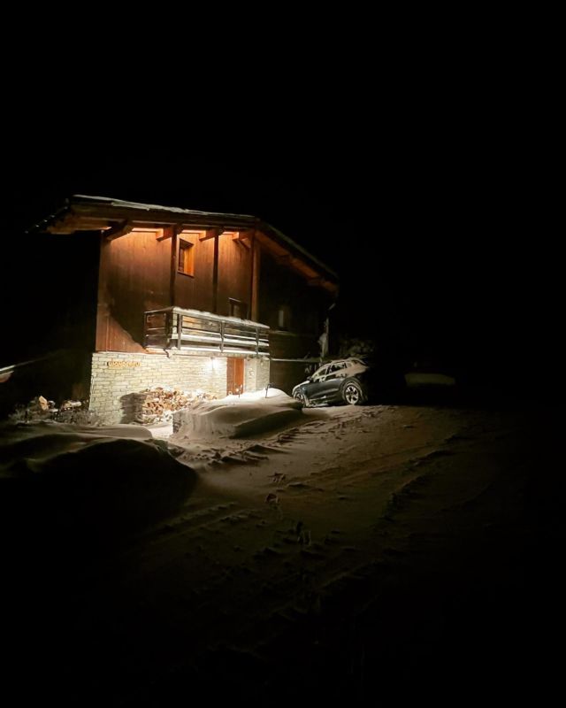 Wanderful Life @lesarcs with the our electric shuttle Audi etron 
#wanderfullife #lesarcs #coliving #colivingtouristique #lifestyle #share #chalet #community #mountains #travel #holidays #workation