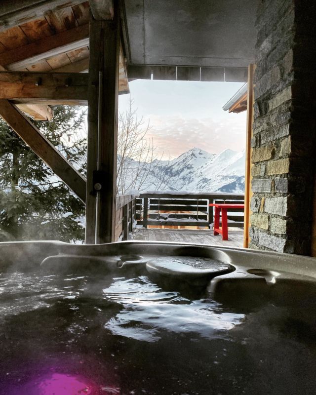 Perfect after ski @wanderful___life 
#wanderfullife #lesarcs #coliving #colivingtouristique #community #share #lifestyle #travel #workation #weekend #holidays #chalet #winter #mountains